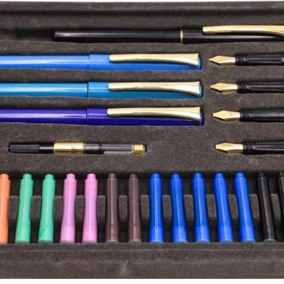 NIB Mont Marte Calligraphy Set Signature 32 PC Set - Picture 5 of 6